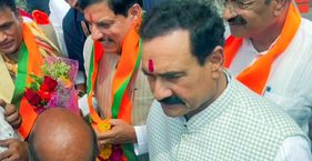 BJP ने दतिया उपचुनाव में नरोत्तम मिश्रा को टिकट क्यों नहीं दिया? नरोत्तम मिश्रा मुख्यमंत्री मोहन यादव के साथ (फाइल फोटो)
