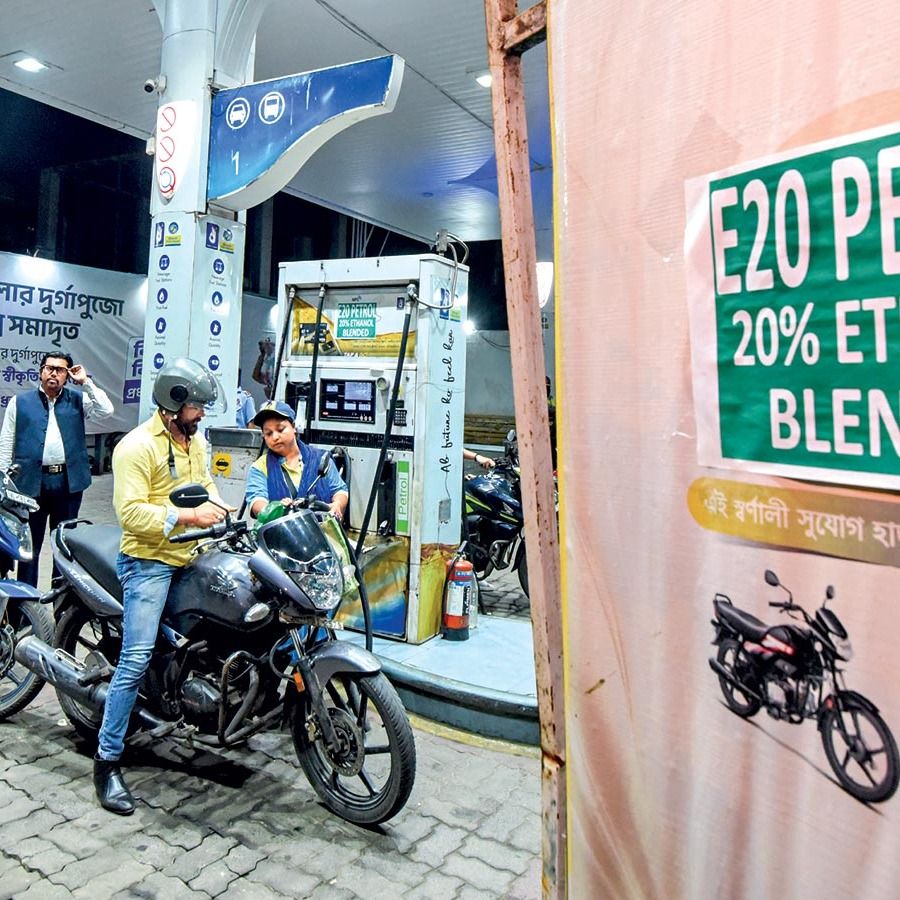 इस साल अप्रैल से ई20 मानक पेट्रोल के तौर पर देश भर में बिक रहा