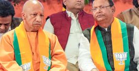 संगठन-सरकार में जगह न पाने वाले नेताओं को साधने में जुटी BJP मुख्यमंत्री योगी आदित्यनाथ के साथ यूपी BJP अध्यक्ष पंकज चौधरी (फाइल फोटो)