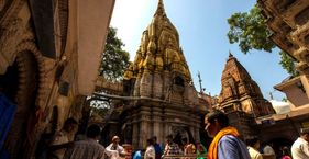 दान पर भरोसे की दो कहानियां : काशी में 3 करोड़ का चेक, रसीद और अयोध्या में कैंसर अस्पताल काशी विश्वनाथ मंदिर