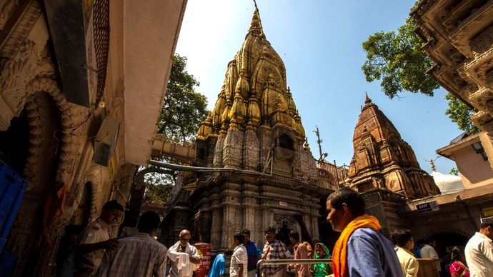 German Hangers in Kashi Vishwanath Temple (Photo Credit: India Today/PTI)