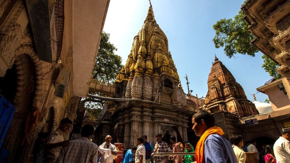 German Hangers in Kashi Vishwanath Temple (Photo Credit: India Today/PTI)
