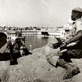 पंजाब का वह अंधकार भरा दशक ऑपरेशन ब्लूस्टार के दौरान स्वर्ण मंदिर के बाहर जवान