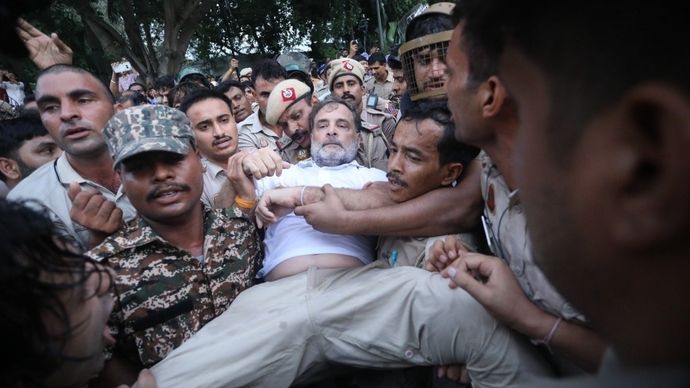 Congress leaders, including Rahul Gandhi, staged a sit-in protest outside the PM's residence. (File Photo: ITG)