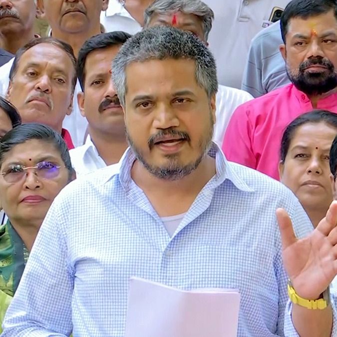 शरद पवार से अलग राह अपना सकते हैं उनके पोते रोहित पवार