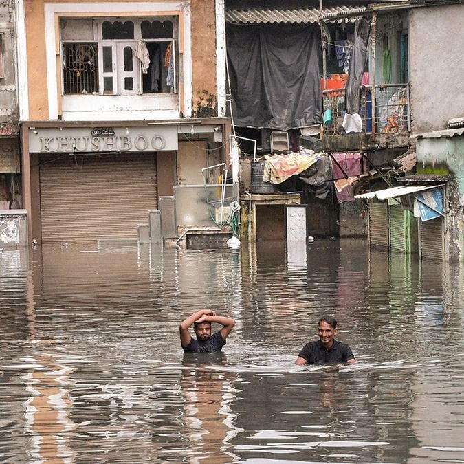 सूरत में बाढ़ ने मचाई तबाही