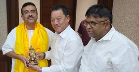 बीजेपी सरकार में फिर लौट रही है बिमल गुरूंग की सियासी ताकत! suvendu adhikari and bimal gurung