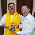 बीजेपी सरकार में फिर लौट रही है बिमल गुरूंग की सियासी ताकत! suvendu adhikari and bimal gurung
