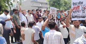 प्रयागराज कैसे बन रहा Gen-Z राजनीति का नया रणक्षेत्र? पेपर लीक के खिलाफ प्रयागराज में छात्रों का प्रदर्शन (फाइल फोटो)