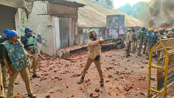 संभल हिंसा के दौरान का मंजर