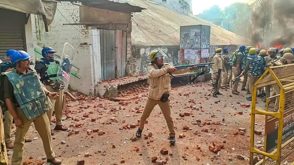 संभल हिंसा के दौरान का मंजर