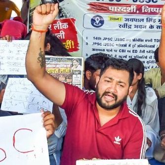 रांची में विरोध प्रदर्शन के दौरान नारे लगा रहे छात्र