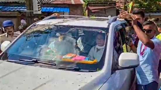 ममता बनर्जी के काफिले पर हमला : TMC ने क्या आरोप लगाए, BJP क्या कह रही? ममता बनर्जी के काफिले पर हमले की BJP ने भी निंदा की है
