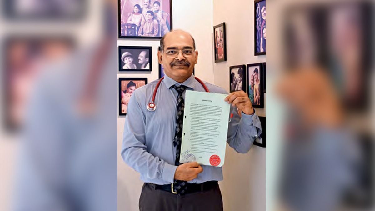 अपनी लिविंग वसीयत रजिस्टर कराने वाले डॉ. निखिल दातार