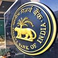 दुनिया के केंद्रीय बैंकों के साथ RBI ने भी क्यों थाम दी ब्याज दरों की रफ्तार? RBI के मुताबिक महंगाई पूरे साल बने रह सकती है