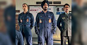 अपनी जमीन के लिए आसमानी जंग (दाएं से क्रमशः) स्क्वाड्रन लीडर अजय आहूजा बने सिद्धार्थ, विंग कमांडर बी.एस. धनोआ बने जिमी शेरगिल और ग्रुप कैप्टन अरविंद ओक के किरदार में के.सी. शंकर
