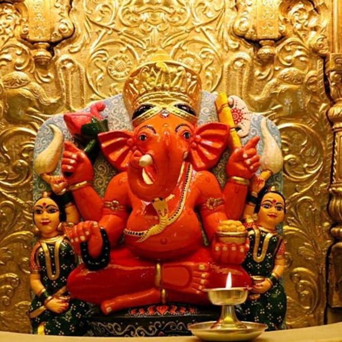 सिद्धिविनायक मंदिर में गणपति की प्राण प्रतिष्ठा प्राण-प्रतिष्ठा साल 1801 में हुई थी
