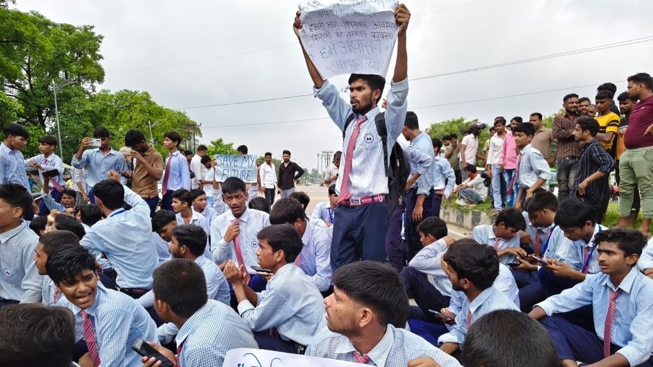 Protest by Sarvodaya Vidyalaya students in Lucknow (Photo: ITG)