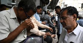 एक नए कानून के बाद सूरत का डायमंड कारोबार दुबई-एंटवर्प को छोड़ेगा पीछे? दुनिया के 90 फीसदी हीरों की कटिंग-पॉलिशिंग भारत में होती है