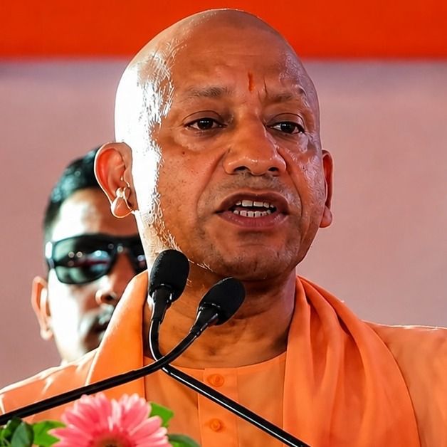 यूपी सरकार ने चीनी की कालाबाजारी रोकने के लिए सख्त निर्देश दिए हैं