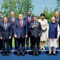 तूफानी लहरों पर टिकी नाव MOOD OF THE NATION/ foreign affairs