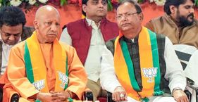 यूपी चुनाव के लिए BJP की नई टीमें तैयार होते ही विवाद भी शुरू मुख्यमंत्री योगी आदित्यनाथ और प्रदेश BJP अध्यक्ष पंकज चौधरी (फाइल फोटो)