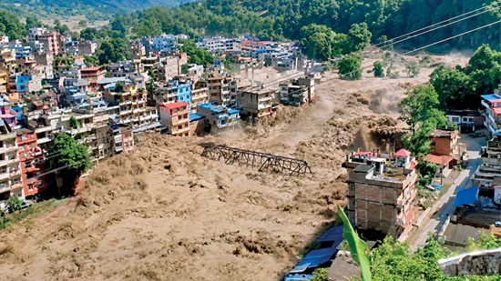 ग्लेशियरों से उपजी बाढ़ : भारत पर खतरा क्यों CS-Nepal Tragedy