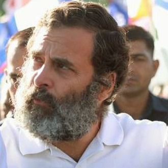 सचिन पायलट और रणदीप सिंह सुरजेवाला के साथ राहुल गांधी (फाइल फोटो)