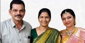 एक हिंदू परिवार की आत्महत्या से आंध्र प्रदेश में गरमाई ‘लव जिहाद’ की राजनीति सौजन्या (दाएं) ने अपने माता-पिता के साथ 16 अगस्त को आत्महत्या कर ली
