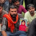 अहमदाबाद के पार्कों में किताबें लेकर क्यों जुट रहे लोग? स्कूल में मलाला यूसुफजई और ऐनी फ्रैंक की किताब पर पाबंदी ने बढ़ाया विवाद