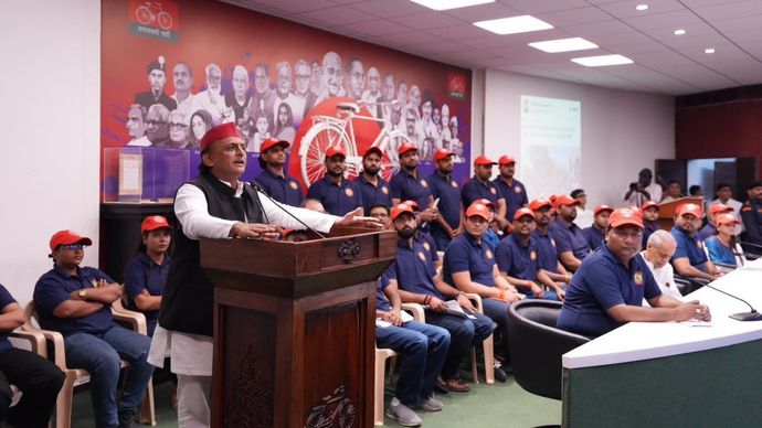 Akhilesh Yadav, Chhatra Sabha New dress code