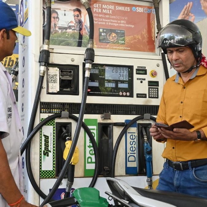 तेल की ऊंची कीमतों से भारत में महंगाई और बढ़ सकती है (सांकेतिक तस्वीर)