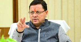 उत्तराखंड में 2012 के केस ने बढ़ाईं बीजेपी और कांग्रेस नेताओं की मुश्किलें उत्तराखंड मुख्यमंत्री पुष्कर सिंह धामी (फाइल फोटो)