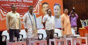 BJP नेताओं को कॉलेज चलाने के नियम क्यों समझा रही बंगाल सरकार? पश्चिम बंगाल BJP की संगठनात्मक बैठक में समिक भट्टाचार्य और सुनील बंसल
