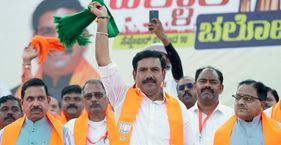 ‘बल्लारी चलो’ से कर्नाटक BJP में येदियुरप्पा के बेटे की पकड़ कितनी मजबूत हुई? 'बल्लारी चलो' यात्रा के समापन समारोह में बी.एस. येदियुरप्पा के बेटे विजयेंद्र