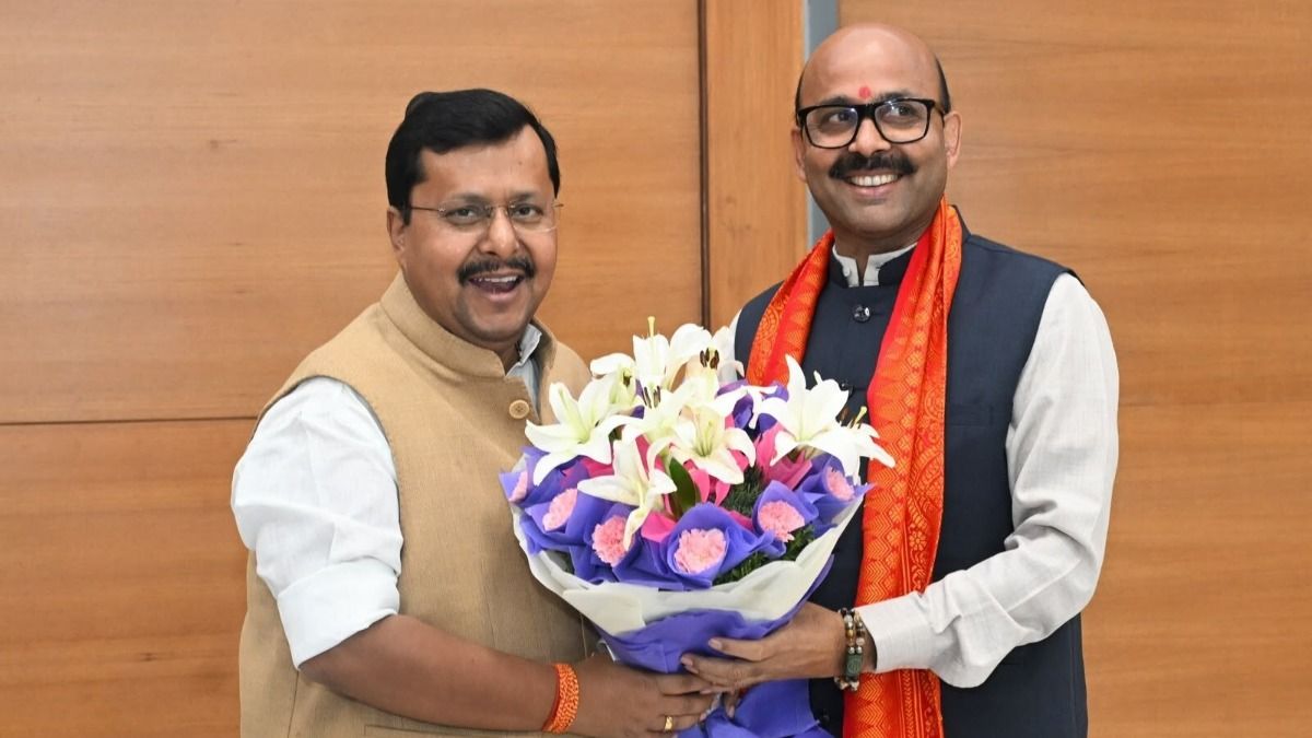 नितिन नवीन के साथ हरीश द्विवेदी (फाइल फोटो)