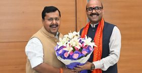 पांच हफ्ते में तीन बड़ी जिम्मेदारियां, BJP संगठन में हरीश द्विवेदी का कद कैसे बढ़ा? नितिन नवीन के साथ हरीश द्विवेदी (फाइल फोटो)