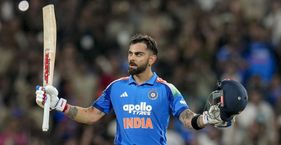 विराट कोहली ने 15 हजार रन बनाने तक कैसे बदला खेल और अब आगे क्या? 15 हजार रन बनाने के बाद दर्शकों का आभार जताते विराट कोहली (फोटो : PTI)