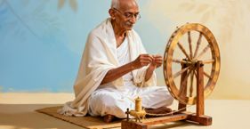 अगर गांधी आज भी हमारे बीच मौजूद हैं तो सिर्फ उनके दुश्मनों की वजह से! महात्मा गांधी के हत्यारे ने भी उनकी निश्छलता को स्वीकारा था