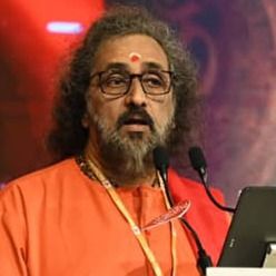 स्वामी अमृतस्वरूपानंद पुरी