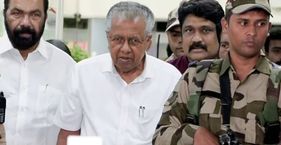 पिनराई विजयन पर भ्रष्टाचार के मामले में दर्ज FIR ने बढ़ाई CPM की मुश्किल पूर्व मुख्यमंत्री पिनराई विजयन (फाइल फोटो)