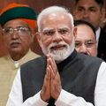 राजभवनों में वफादारों की एंट्री के साथ BJP में बड़े बदलाव की तैयारी पीएम मोदी अपने कैबिनेट सहयोगियों के साथ (फाइल फोटो)