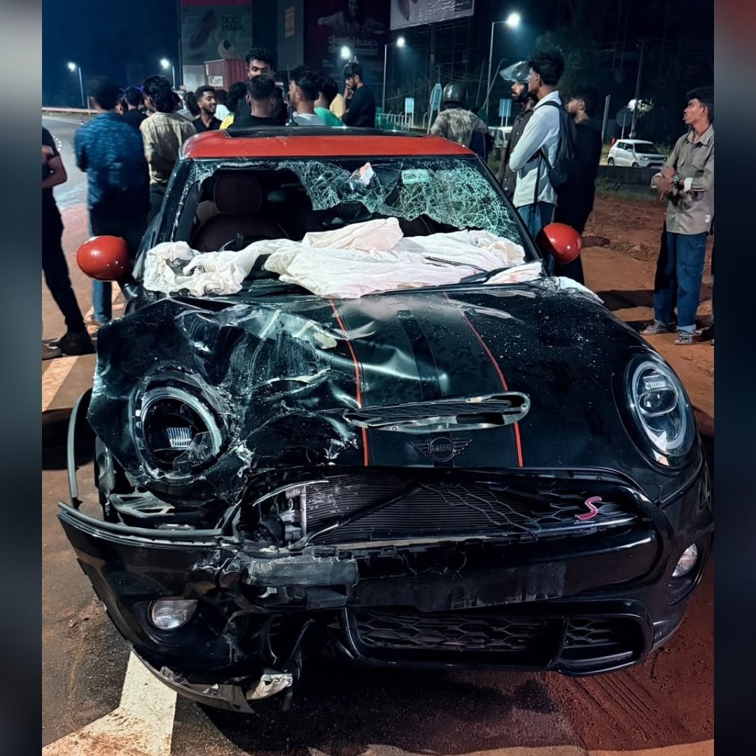टक्कर के बाद कार