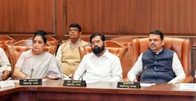 महाराष्ट्र विधान परिषद चुनाव में अपनों से ही घिरे महायुति और MVA मुख्यमंत्री देवेंद्र फडणवीस के साथ एकनाथ शिंदे और सुनेत्रा पवार (फाइल फोटो)