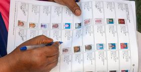 यूपी की वोटर लिस्ट में गड़बड़ियों का मामला कितना बड़ा? पीलीभीत में मतदातों के नाम और पहचान से जुड़ी गड़बड़ियां सामने आई हैं (सांकेतिक तस्वीर)