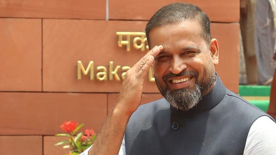 अदालत के इंकार के बाद भी यूसुफ पठान को प्लॉट कैसे मिला? पूर्व क्रिकेटर और लोकसभा सांसद यूसुफ पठान (फाइल फोटो)