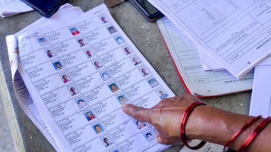कर्नाटक में SIR के बाद एक करोड़ नाम बाहर, वोटर लिस्ट पर क्यों उठे सवाल? कर्नाटक में SIR की प्रक्रिया 27 अक्टूबर को पूरी हुई है (सांकेतिक तस्वीर)