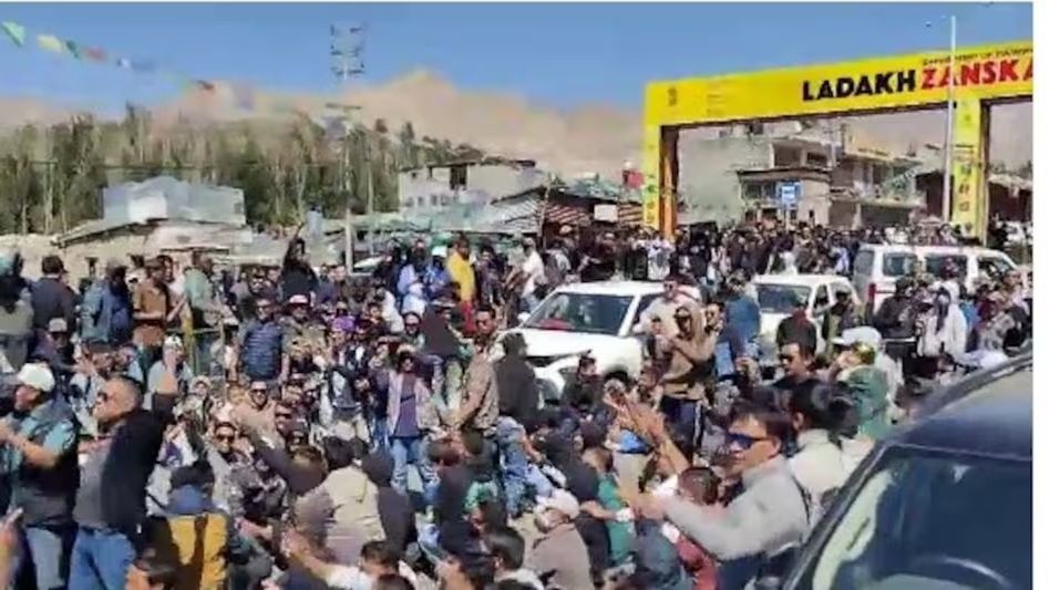 Leh-Ladakh Protest Explainer: ലഡാക്കിലെ ജെൻ സി പ്രതിഷേധങ്ങൾക്ക് കാരണം എന്ത്? 5 പോയിൻ്റുകൾ അറിഞ്ഞിരിക്കൂ - Leh Ladakh protest turned Gen Z protest for statehood know the reasons behind the ...