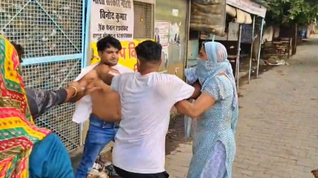 ഭർത്താവിനെ പൂട്ടാൻ ജെയിംസ് ബോണ്ടായി ഭാര്യ