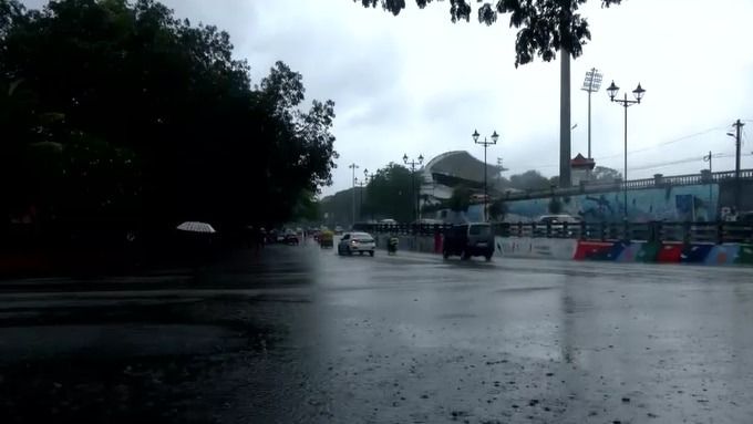സംസ്ഥാനത്തിന്റെ വിവിധ ഭാഗങ്ങളിൽ ഒറ്റപ്പെട്ട സ്ഥലങ്ങളിൽ നേരിയതോ മിതമായതോ ആയ മഴയ്ക്ക് സാധ്യതയുണ്ട്